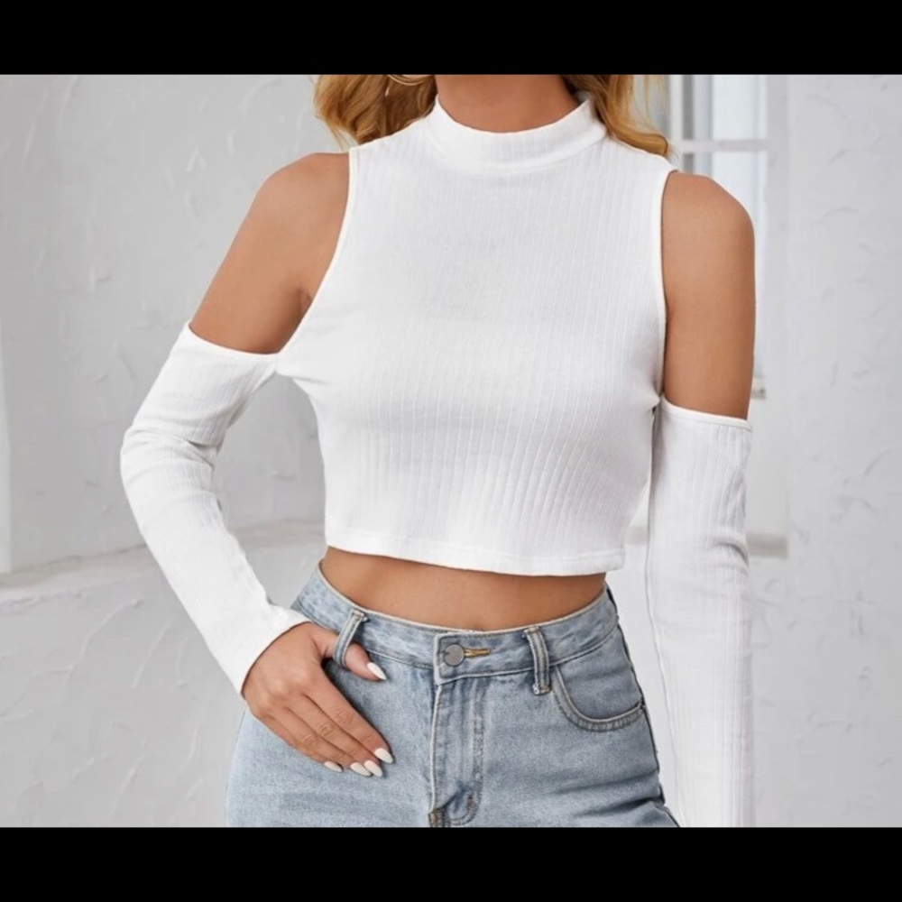White blouse with attached sleeves